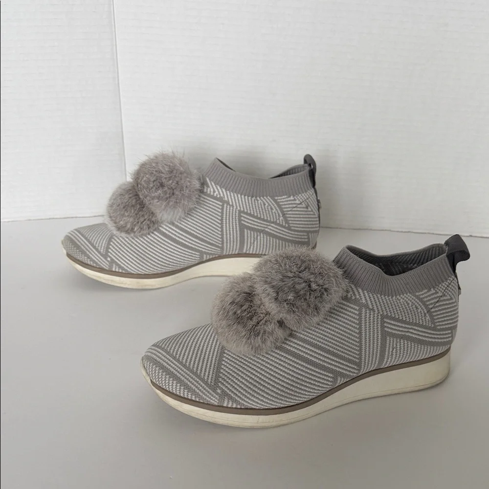 Louis Et Cie Buffie Pom Pom Slip On Knit Sneakers Size 9 Rabbit Fur Casual